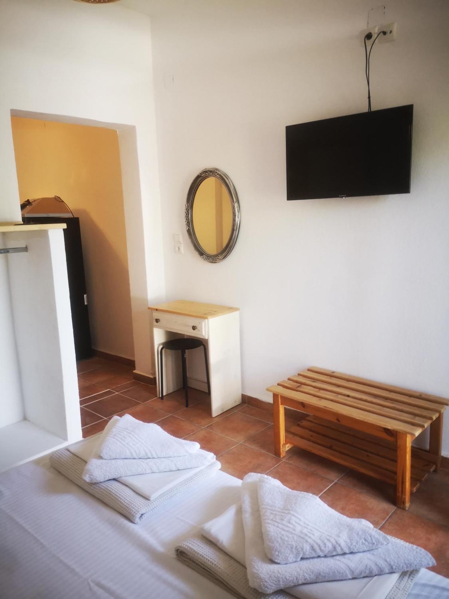 Achillion B&B Paralia Skotinis Exterior photo